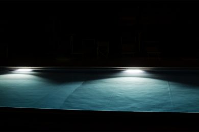 piscina di sera